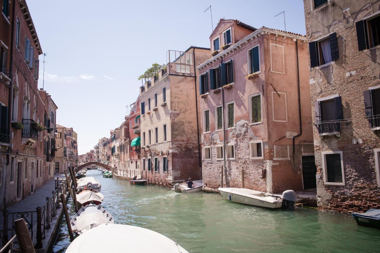 Biennale Bianco & Rosso Apartment