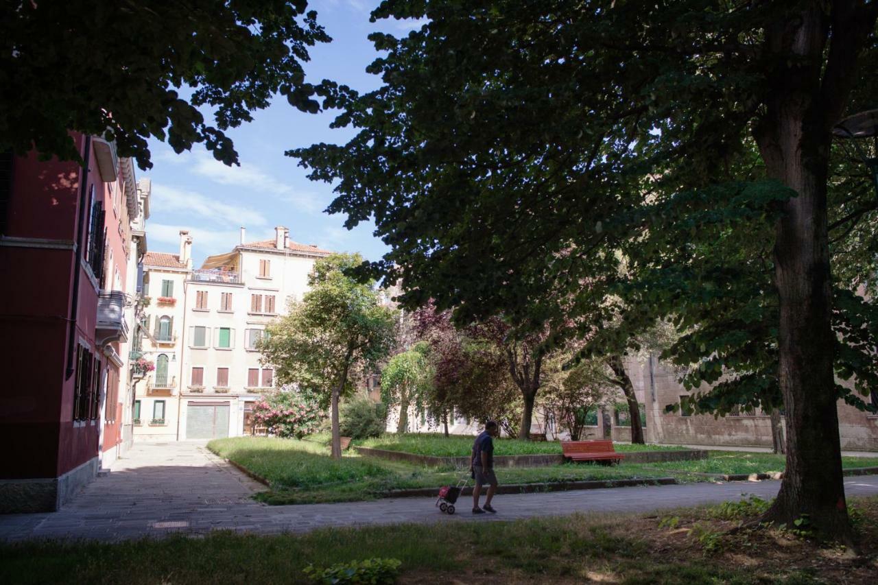 Biennale Bianco & Rosso Apartamento